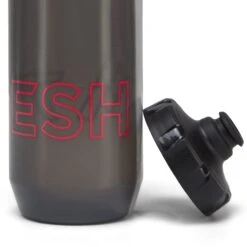 7Mesh Emblem Water Bottle - 22 Oz|-|Bouteille D'eau 7Mesh Emblem - 22 Onces -Drinkware Shop 7ME 1965 7E 7EStudio 20Detail 20A 20Charcoal df1e35dd 0525 4c48 abd5 0c2bc665bc63