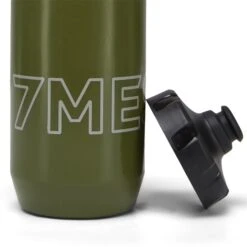 7Mesh Emblem Water Bottle - 22 Oz|-|Bouteille D'eau 7Mesh Emblem - 22 Onces -Drinkware Shop 7ME 1965 7E 7EStudio 20Detail 20A 20Thyme cf873480 a3bc 49c2 8999 5bd23120ce6d