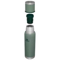 Stanley Adventure To-Go Bottle | 1.1 QT -Drinkware Shop B2B Web PNG The Adventure 2 0 To Go Bottle 1 1QT 1 0L Hammertone Green Hero Exploded