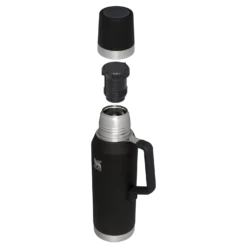 Stanley Forge Thermal Bottle | 1.4 QT -Drinkware Shop B2B Web PNG The Forge Thermal Bottle 1 4QT Foundry Black Hero Exploded 1176722a 157a 4ab6 a58c ea0aaf747140