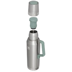 Stanley Forge Thermal Bottle | 1.4 QT -Drinkware Shop B2B Web PNG The Forge Thermal Bottle 1 4QT Stainless Steel Shale Hero Exploded 24b42526 a593 4384 9bc1 1e444d883a3d