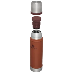 Stanley Classic Legendary Bottle | 20 OZ -Drinkware Shop B2B Web PNG The Legendary Classic Bottle 20OZ Hammertone Clay Hero Exploded 6ca5ebbc 13bf 4d1b 80b8 2927d04899c9