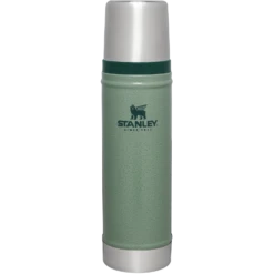 Stanley Classic Legendary Bottle | 20 OZ -Drinkware Shop B2B Web PNG The Legendary Classic Bottle 20OZ RSS Hammertone Green Front f9e6880a 66af 4f31 a940 36654e05f122