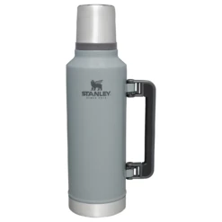 Stanley Classic Legendary Bottle | 2 QT -Drinkware Shop B2B Web PNG The Legendary Classic Bottle 2QT Hammertone Silver Front 1d2d8738 18da 46b2 b8b4 f40985c80af2