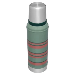 Stanley The Vintage Loom Legendary Classic Bottle | 1.0 QT -Drinkware Shop B2B Web PNG The Vintage Loom Classic Bottle 1 0QT Heritage Stripe Hero Back 7db132e3 9627 46fb a7a8 29d91bd9f761