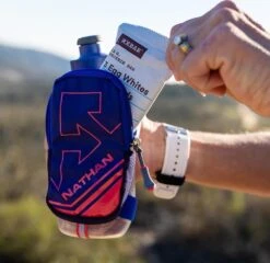 Nathan SpeedShot Plus Insulated Bottle 355 Ml|-|Bouteille à Main Isolée SpeedShot Plus 355 Ml -Drinkware Shop NAT 4858N 7E 7ED3 20Astral 20Aura 20 20Deep 20Ultramarine 20 20Hybiscus