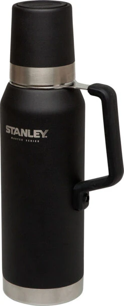 Stanley Master Vacuum Bottle 1.4 Qt|-|Bouteille Isotherme Master 1,3 L -Drinkware Shop STL 10 02659 003 7E 7Ealt 20Foundry 20Black
